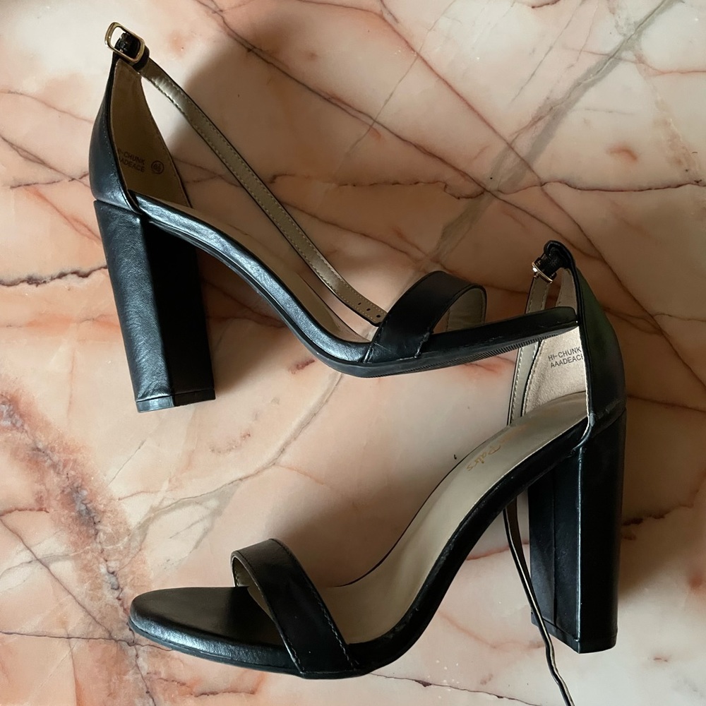 COPY - Black heel size 6.5